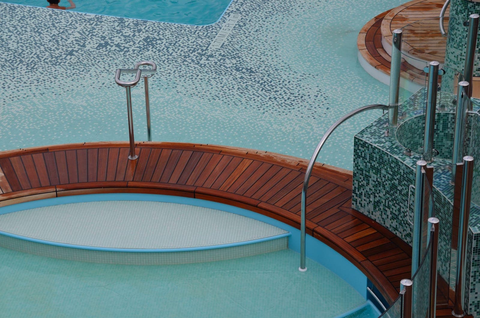 Cruise Ship Amenities Guide: Waterparks and Tech