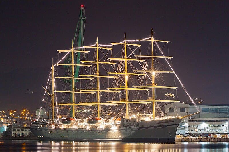 Golden Horizon cruise ship