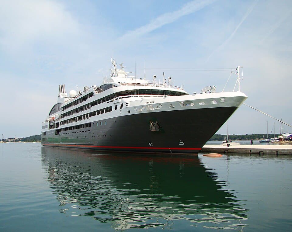 L'Austral cruise ship