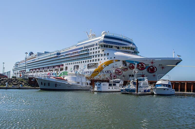Norwegian Pearl cruise ship