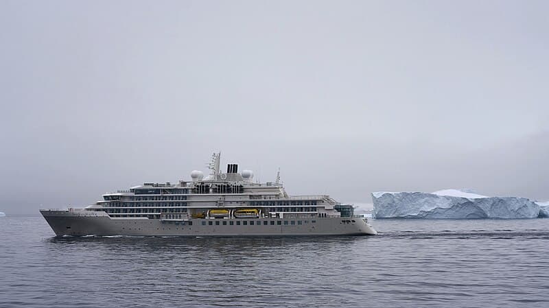 Silver Endeavour sailing from King George Island, Antartica