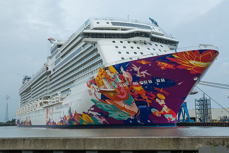 World Dream cruise ship
