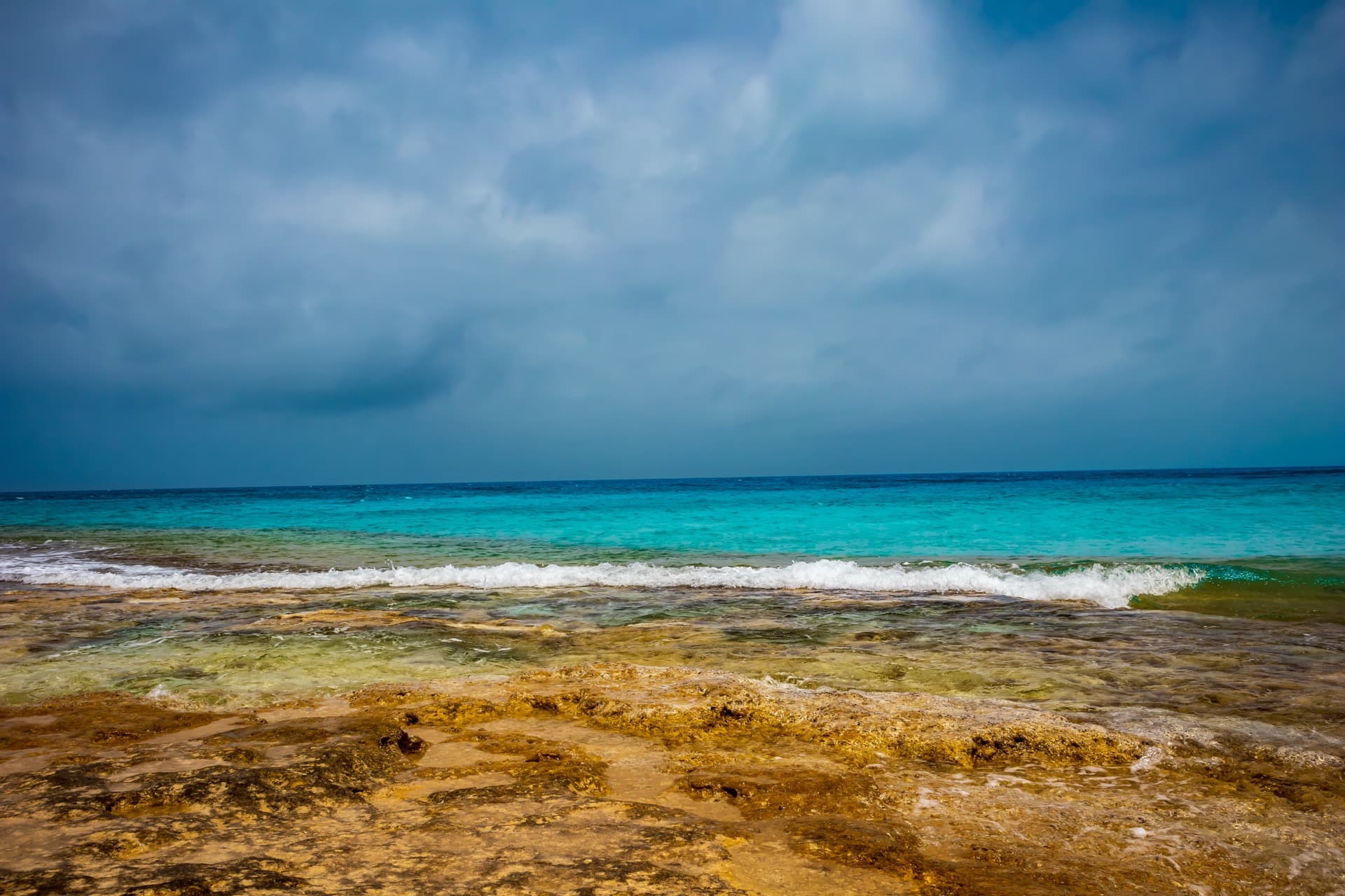Harvest Caye cruise port