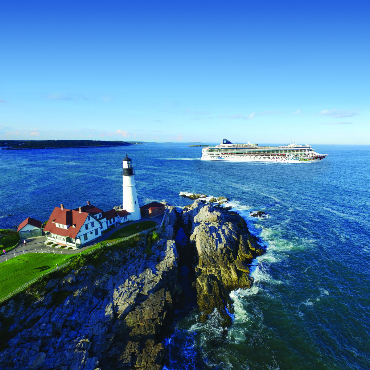 Norwegian Gem — Aerial view