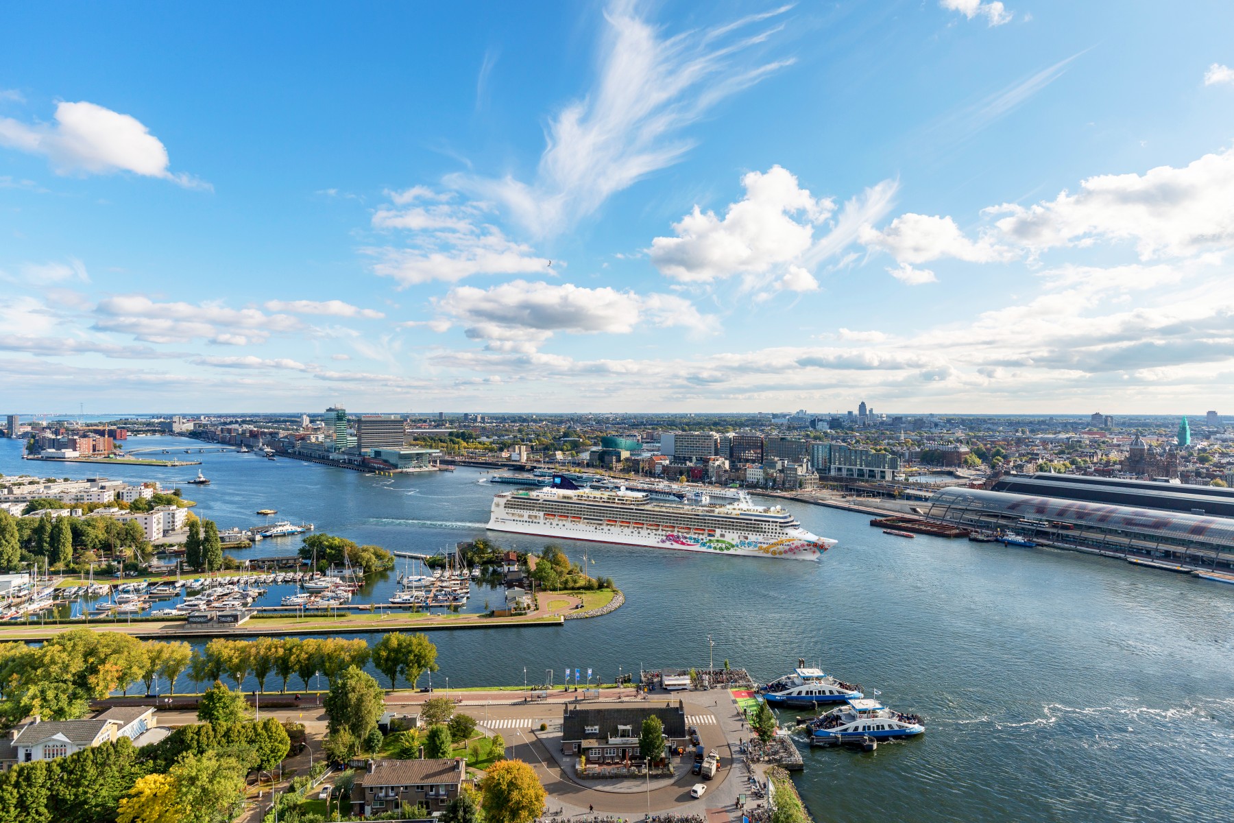 Norwegian Pearl: Latest Position, Itinerary and Ship Facts | Cruise ...