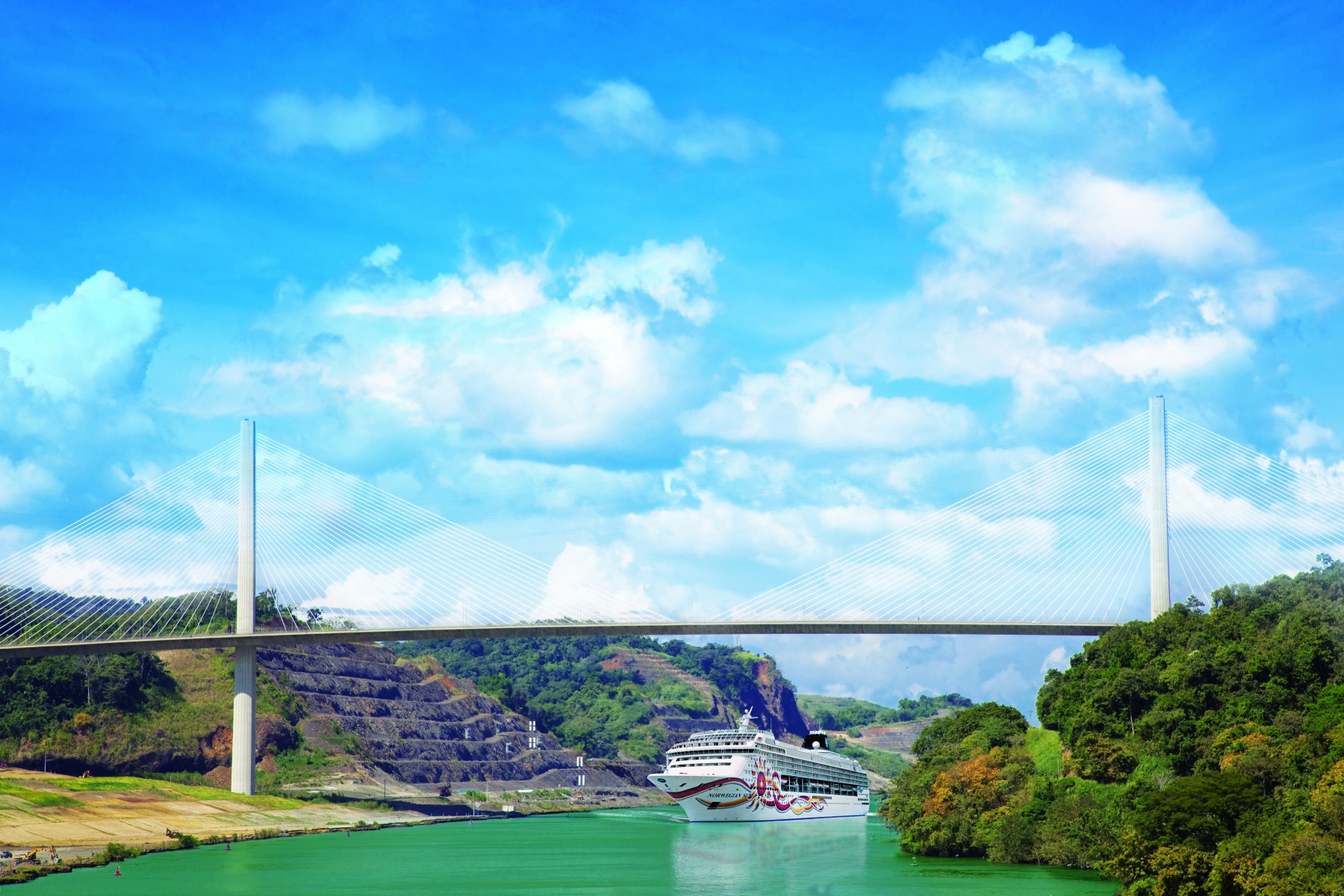 Norwegian Sun — Norwegian Sun - Panama Canal - Composite